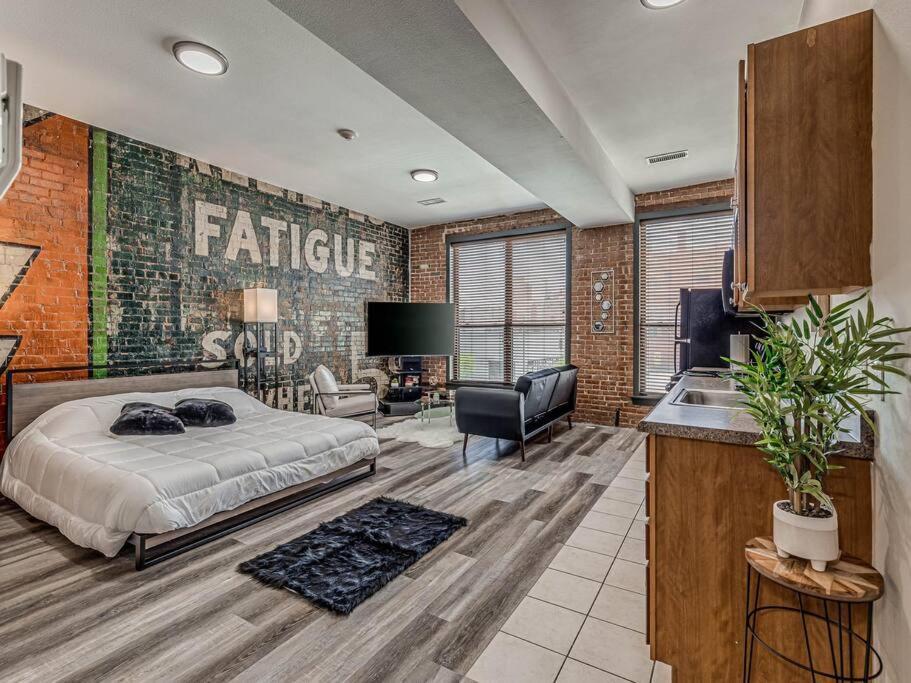 Deluxe Studio In Historic Downtown Building! Бартелсвілль Екстер'єр фото