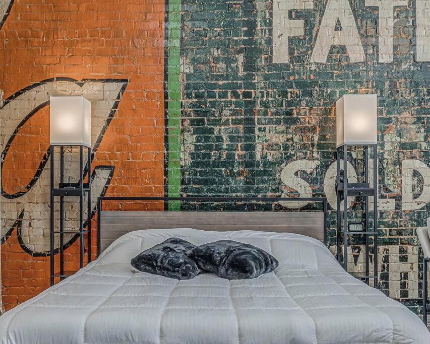 Deluxe Studio In Historic Downtown Building! Бартелсвілль Екстер'єр фото